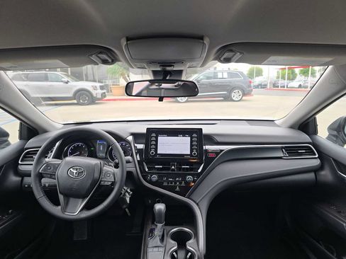 Used 2024 Toyota Camry SE FWD image 18