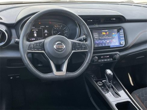 Used 2021 Nissan Kicks SR w/ Exterior Package image 6