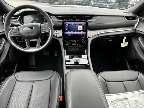 New 2025 Jeep Grand Cherokee L Limited image 6