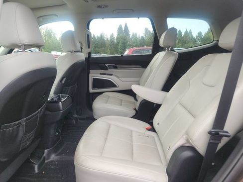Used 2021 Kia Telluride EX w/ EX Premium Package AWD/4WD image 6