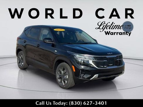New 2026 Kia Seltos LX FWD image 2