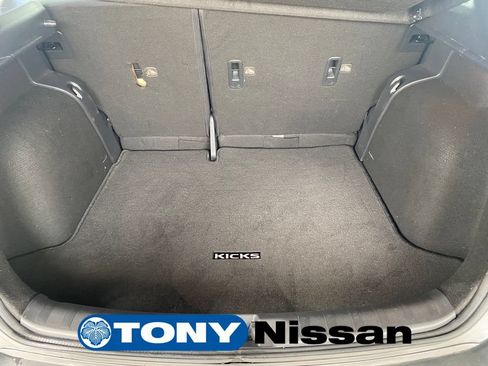 Used 2018 Nissan Kicks SV FWD image 11