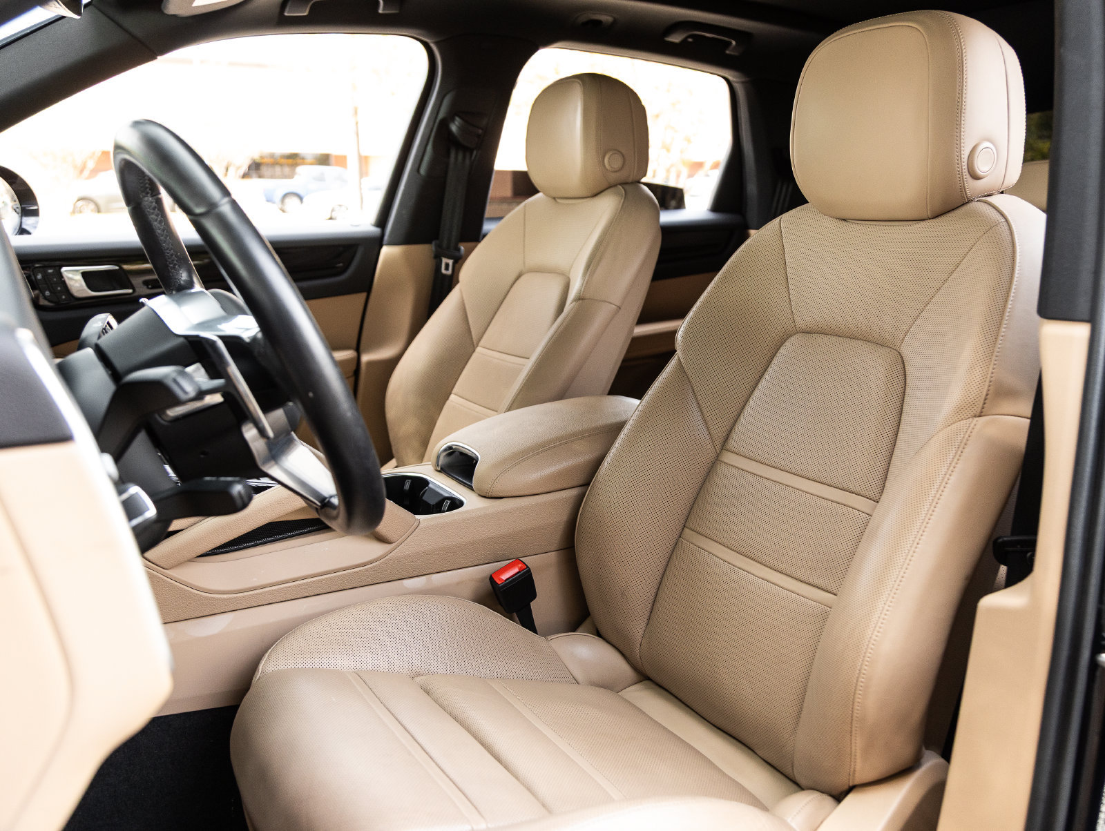 Certified 2023 Porsche Cayenne AWD/4WD image 5