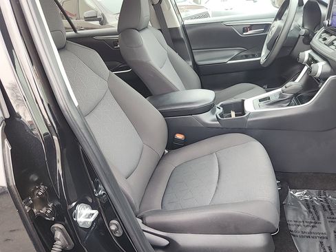 Certified 2025 Toyota RAV4 XLE image 32