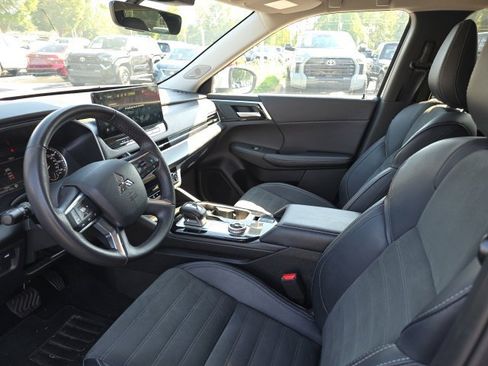 Used 2025 Mitsubishi Outlander SE AWD/4WD image 16