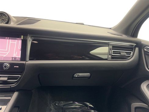 Used 2022 Porsche Macan image 57