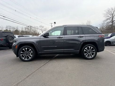 Used 2022 Jeep Grand Cherokee Overland w/ Luxury Tech Group IV AWD/4WD image 5