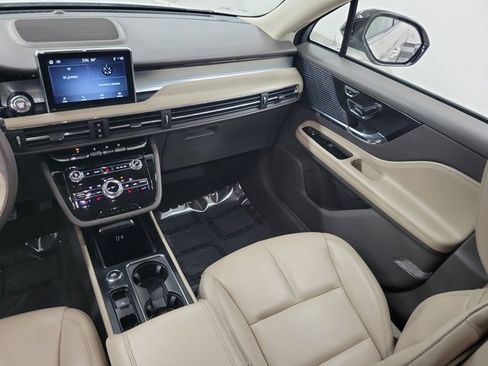 Used 2021 Lincoln Corsair Standard image 13