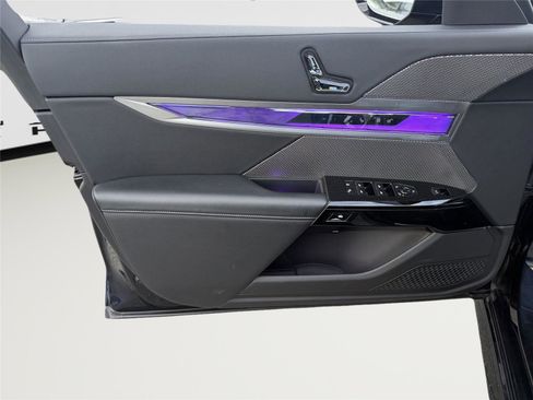 Used 2025 BMW 740i xDrive AWD/4WD image 9