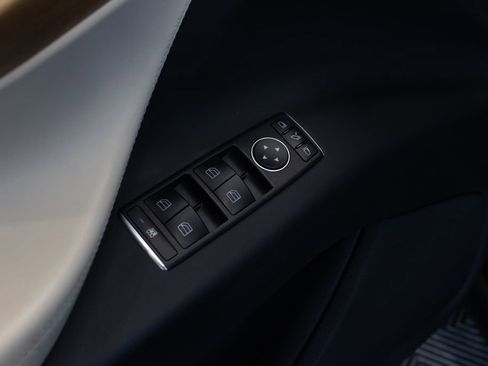 Used 2019 Tesla Model X Performance AWD/4WD image 17