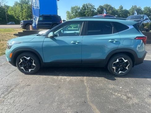 Used 2024 Kia Seltos EX AWD/4WD image 2