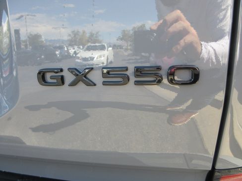 Used 2026 Lexus GX 550 AWD/4WD image 8