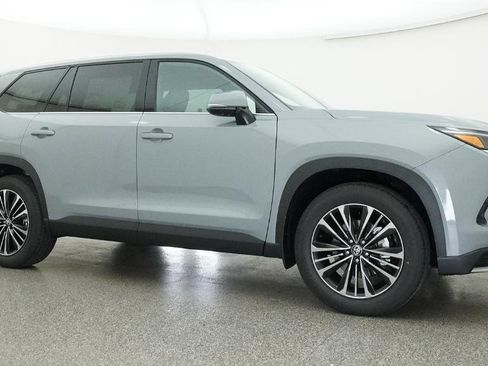 New 2026 Toyota Grand Highlander Hybrid MAX Platinum image 18