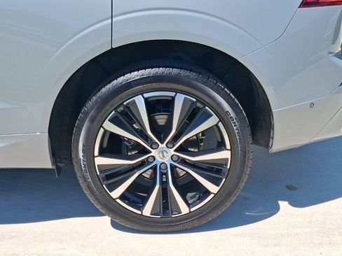 Used 2025 Volvo XC60 B5 Plus image 4