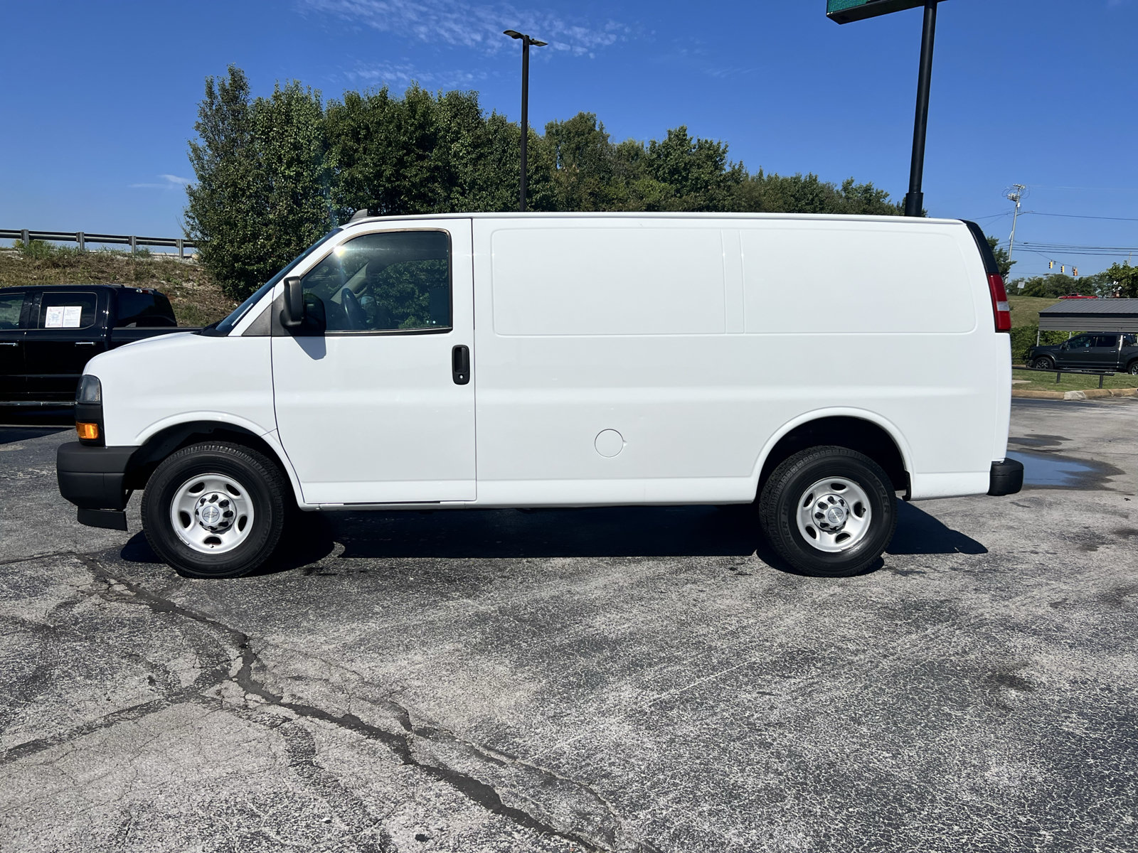 Used 2019 Chevrolet Express 2500 w/ Driver Convenience Package RWD image 5