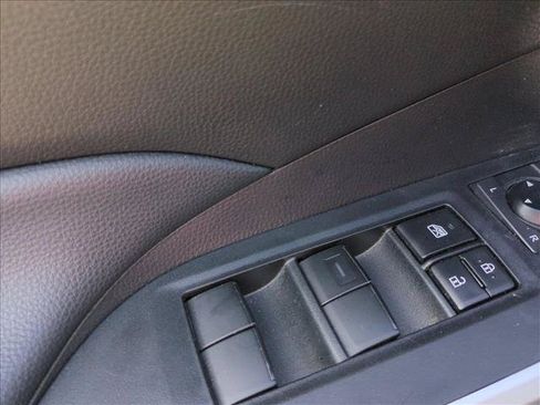 Used 2022 Toyota RAV4 LE FWD image 12