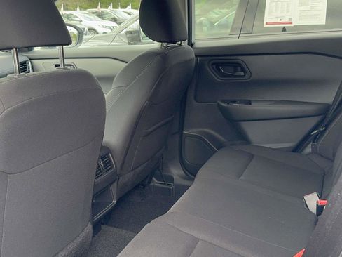 Used 2025 Nissan Rogue S image 32