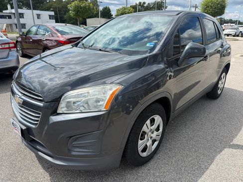 Used 2016 Chevrolet Trax LS FWD image 3