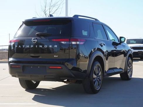 Used 2024 Nissan Pathfinder SV image 9