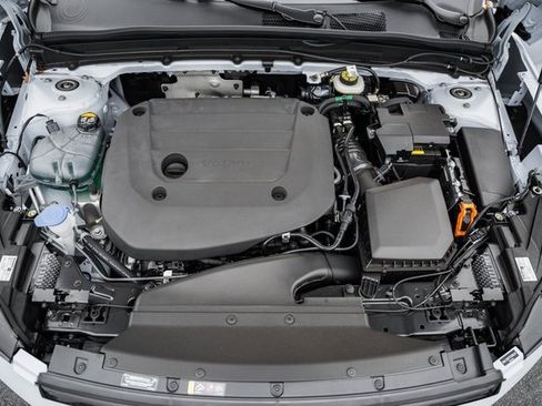 New 2026 Volvo XC40 B5 Plus w/ Protection Package Premier image 19