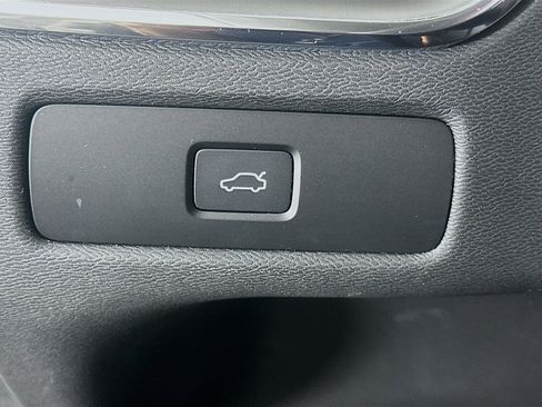 Used 2024 Volvo XC60 B5 Core image 17