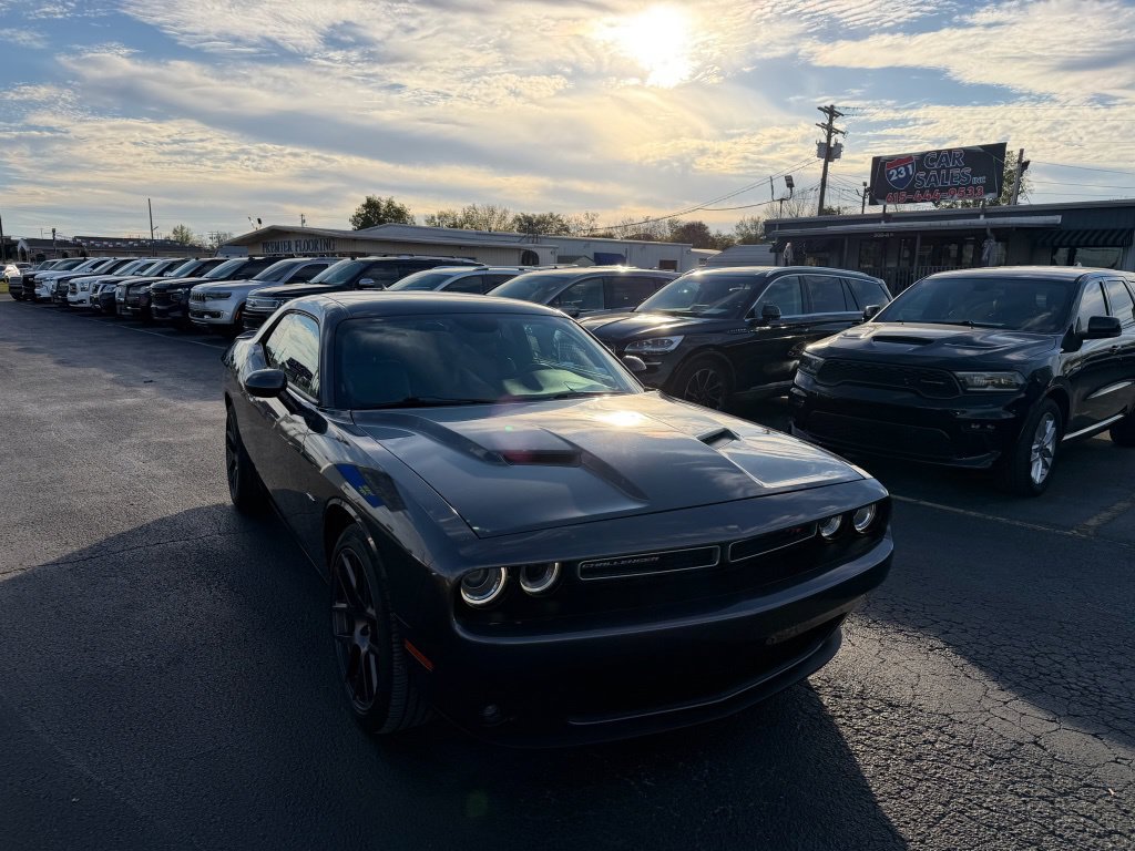 Used 2016 Dodge Challenger R/T Plus RWD image 1
