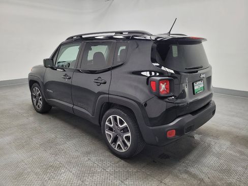 Used 2016 Jeep Renegade Latitude image 3