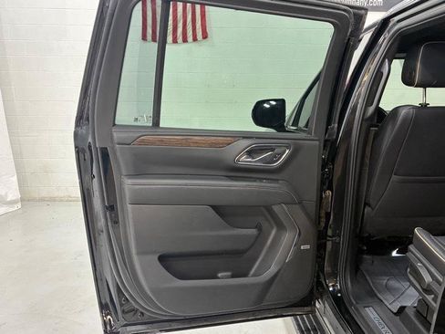 Used 2023 Chevrolet Suburban Premier RWD image 16