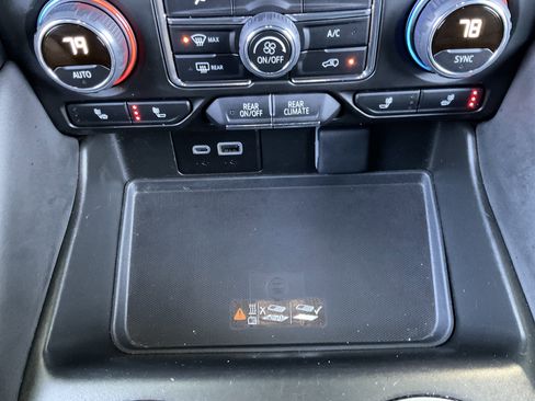 Used 2024 Chevrolet Suburban LT image 17