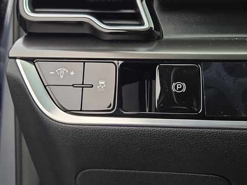 Certified 2024 Kia Sportage EX image 23