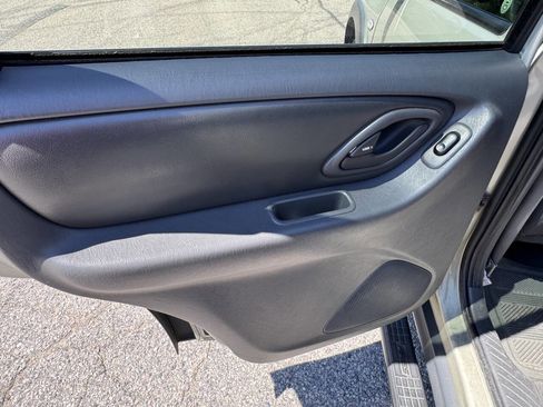 Used 2006 MAZDA Tribute I image 12