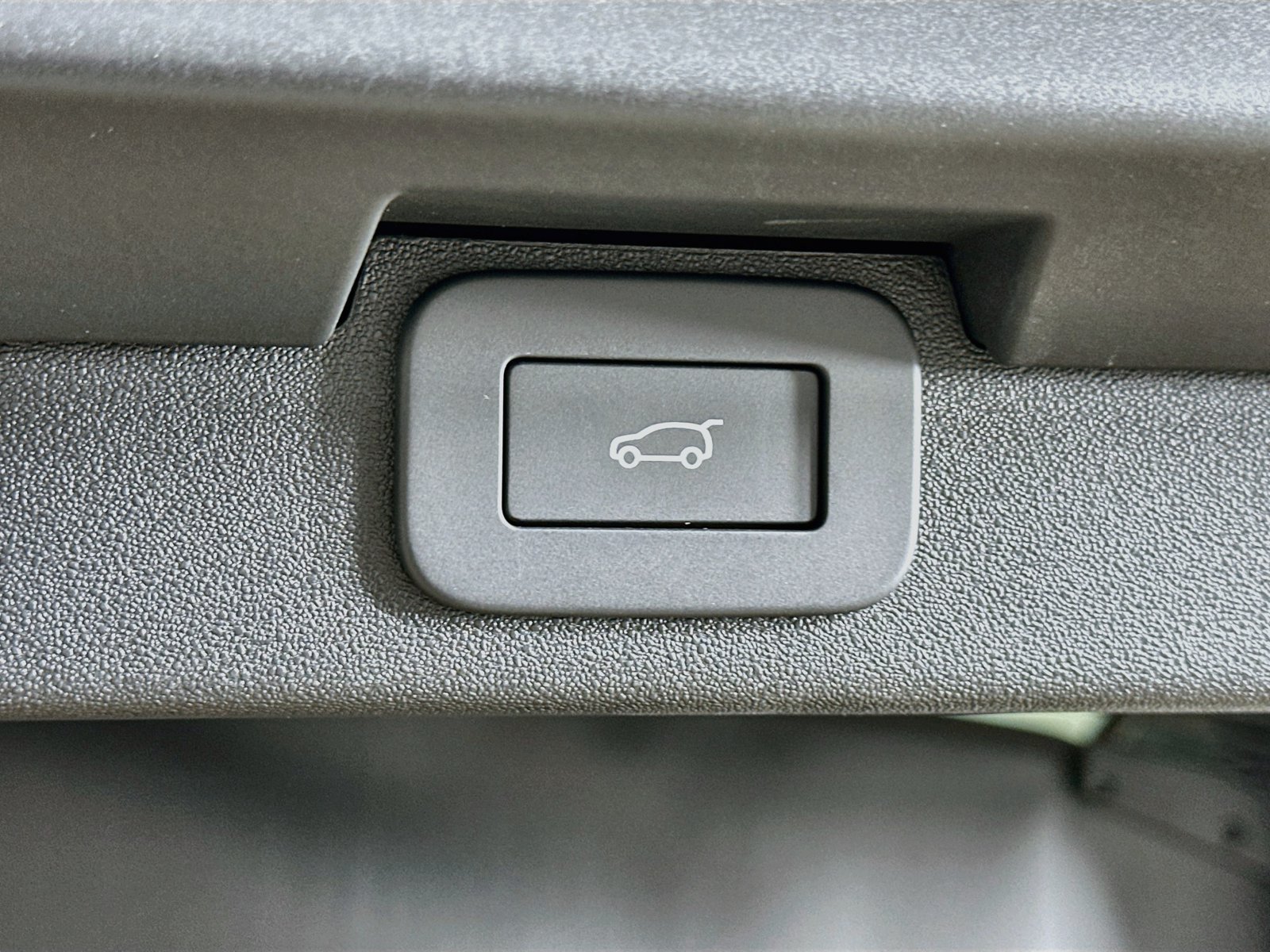 New 2026 Land Rover Discovery Limited Edition AWD/4WD image 40