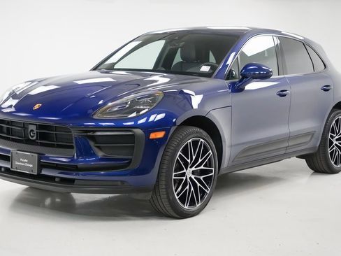 Certified 2025 Porsche Macan image 1