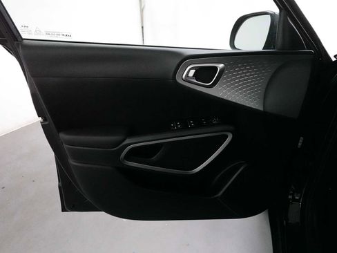 Used 2023 Kia Soul LX FWD image 10