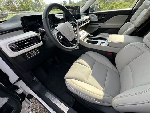 New 2026 Lincoln Aviator Reserve AWD/4WD image 17