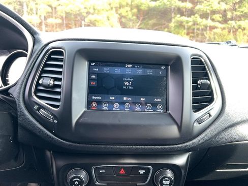 Used 2019 Jeep Compass Sport image 17