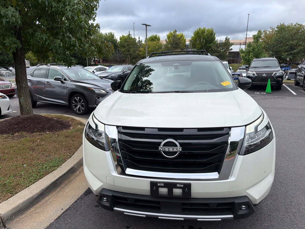 Used 2023 Nissan Pathfinder Platinum w/ Cargo Package AWD/4WD image 4