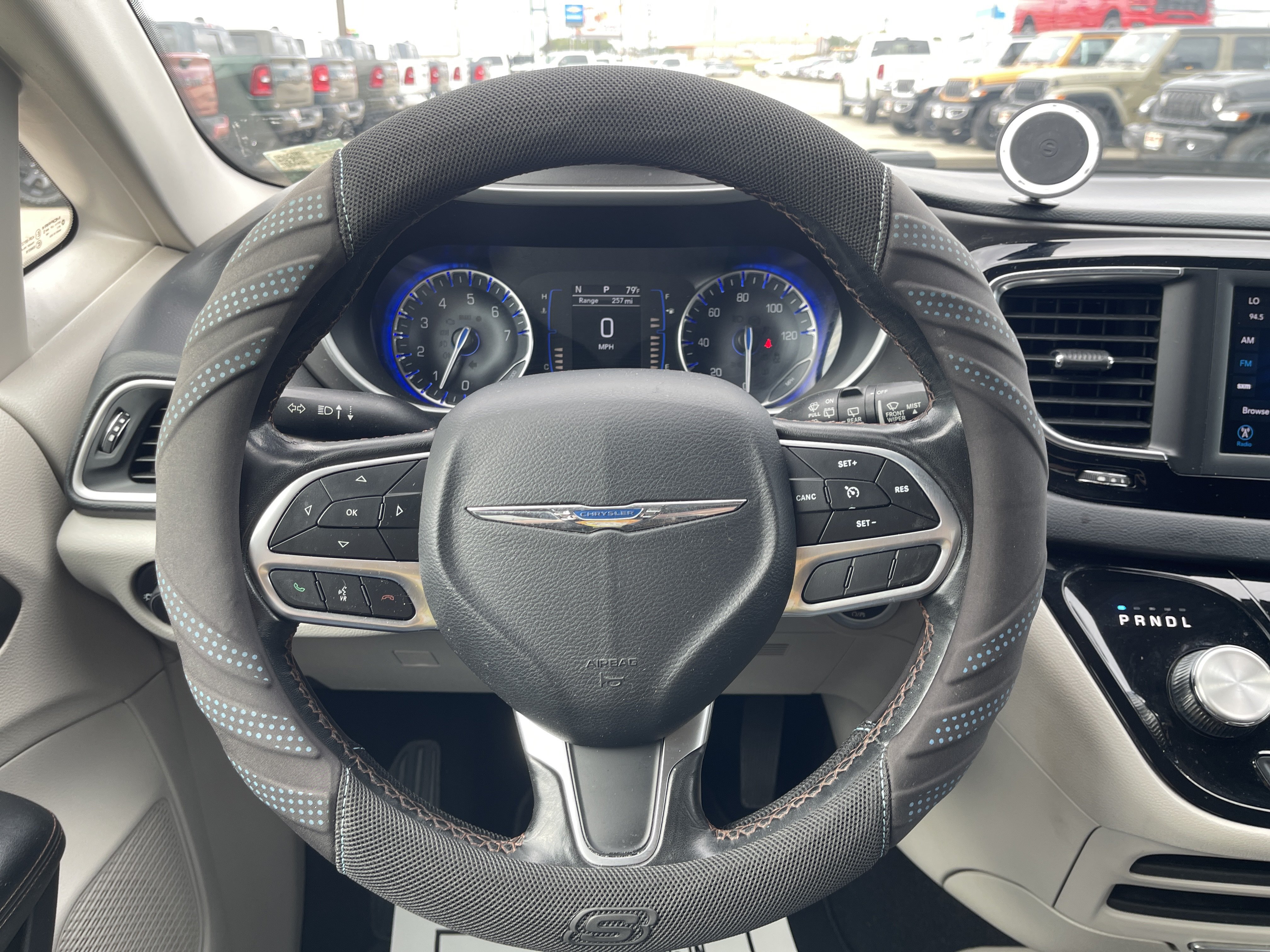 Used 2020 Chrysler Pacifica Touring-L w/ Tire & Wheel Group FWD image 25
