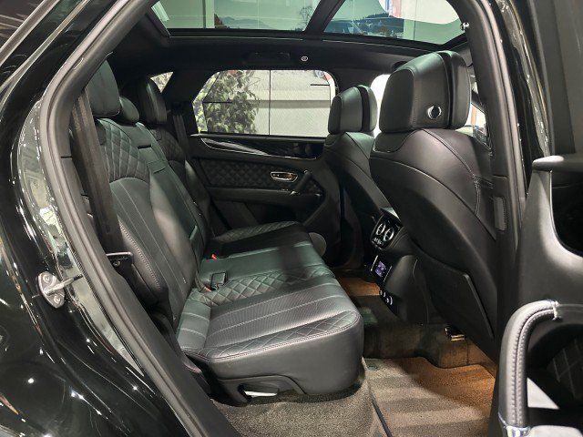 Used 2017 Bentley Bentayga AWD/4WD image 52