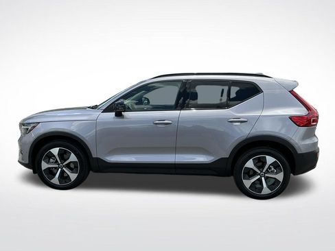 Used 2026 Volvo XC40 B5 Plus AWD/4WD image 3