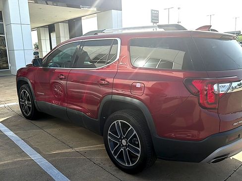 Used 2020 GMC Acadia SLT FWD image 2