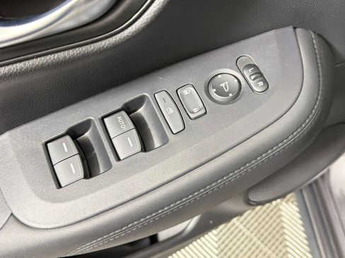 Used 2025 Honda HR-V LX image 20