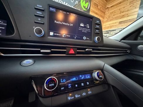 Certified 2023 Hyundai Elantra SEL FWD image 18