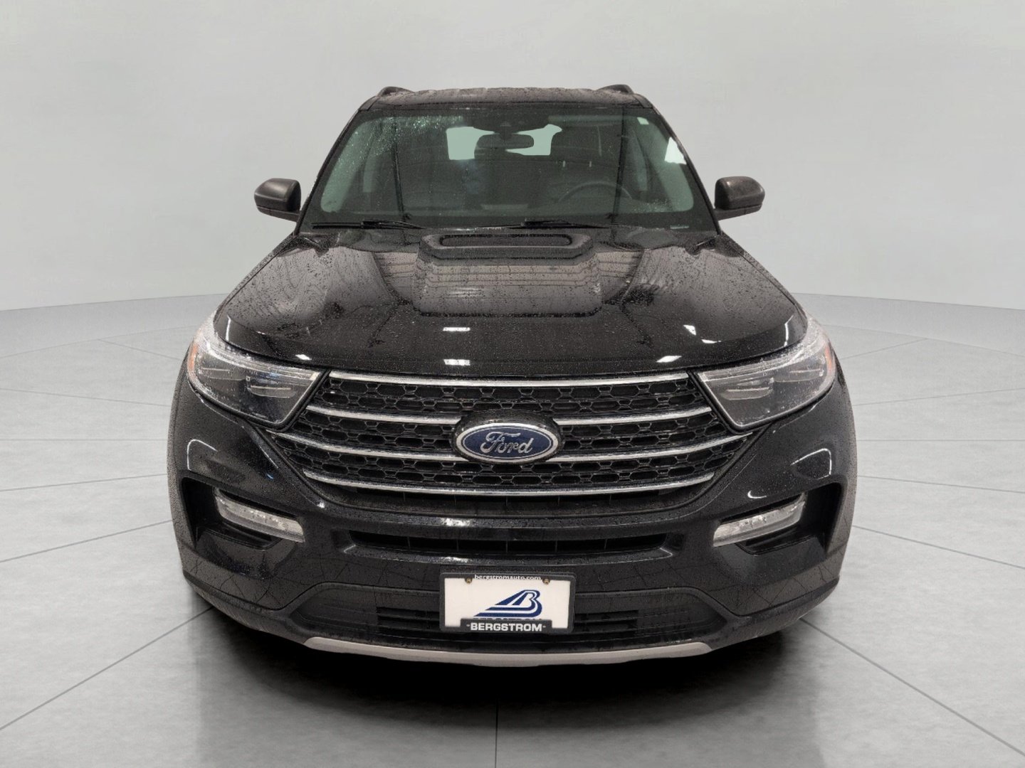 Used 2024 Ford Explorer XLT w/ Equipment Group 202A AWD/4WD image 14