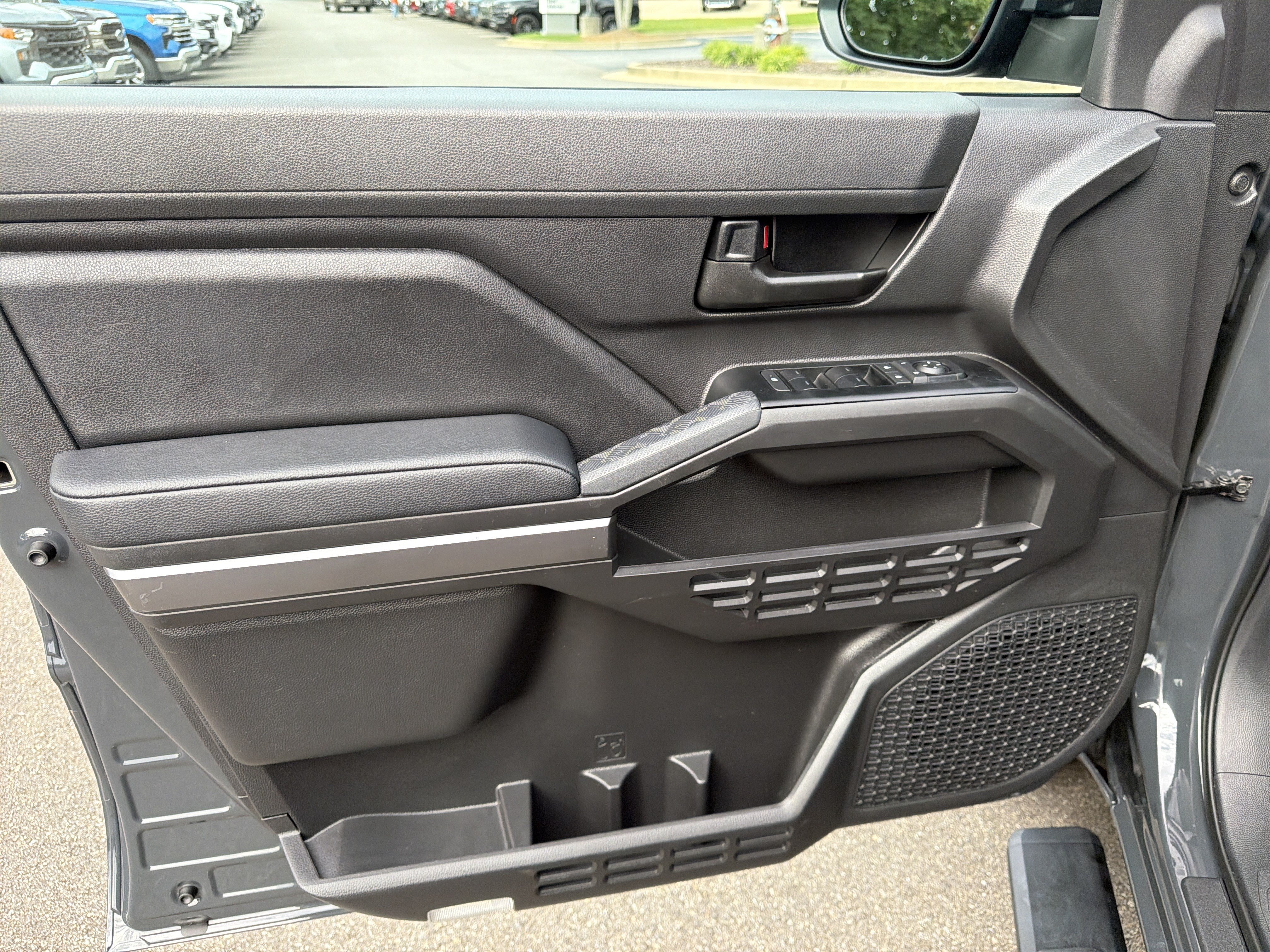 Used 2026 Toyota Tacoma SR5 AWD/4WD image 10