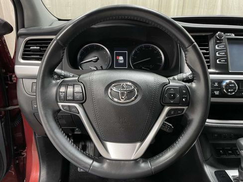 Used 2019 Toyota Highlander SE AWD/4WD image 11