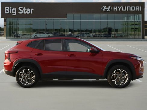 Used 2025 Chevrolet Trax LT w/ LT Convenience Package image 5