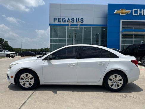 Used 2016 Chevrolet Cruze LS FWD image 2