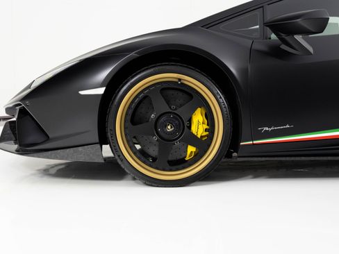 Used 2018 Lamborghini Huracan Performante image 10