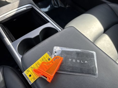 Used 2022 Tesla Model Y Performance AWD/4WD image 30